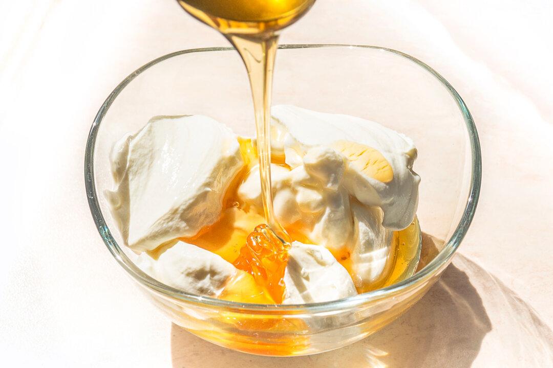 Honey enhances yogurt's gut-friendly probiotic power. (papadimitriou/Getty Images)