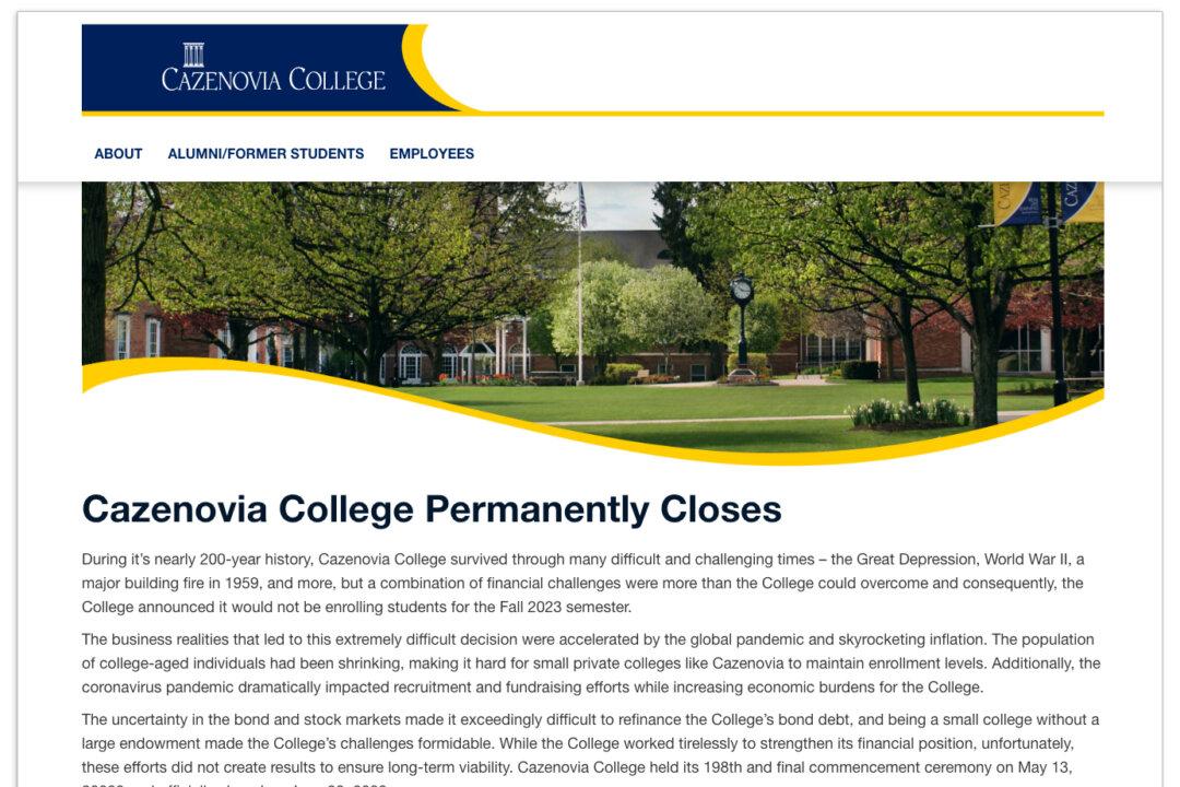 A screenshot shows a closing notification on the home page of Cazenovia College in New York. The college's endowment was down to $3.84 million before the school closed in 2023. (Screenshot via The Epoch Times, Cazenovia College)