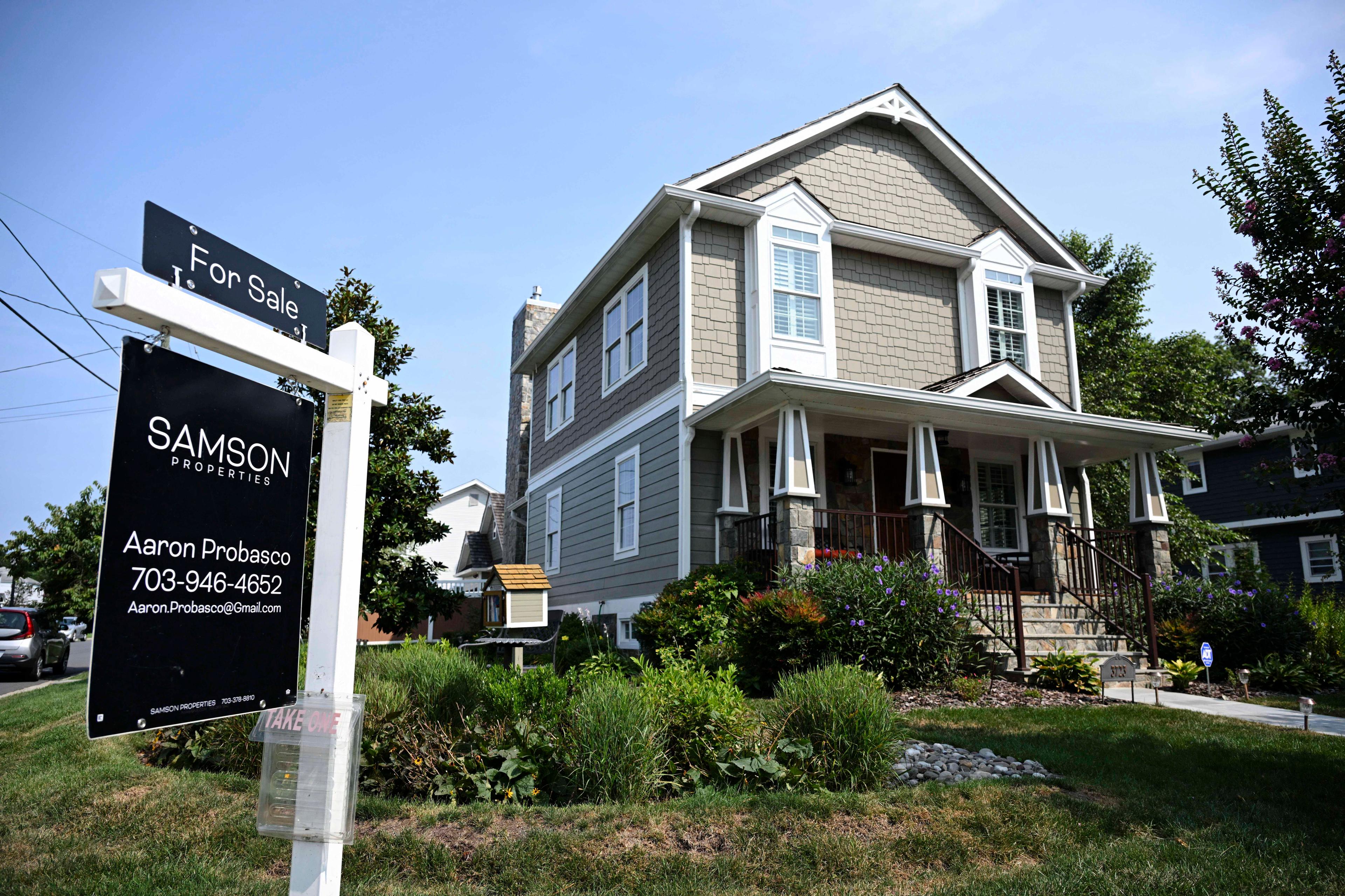 Mortgage Applications Hit Highest Level in More Than 2 Years, Fueled by Refinancing Boom