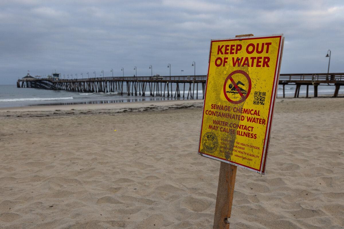 Water advisory signs line the sands of Imperial Beach, Calif., on Sept. 19, 2024. (John Fredricks/The Epoch Times)