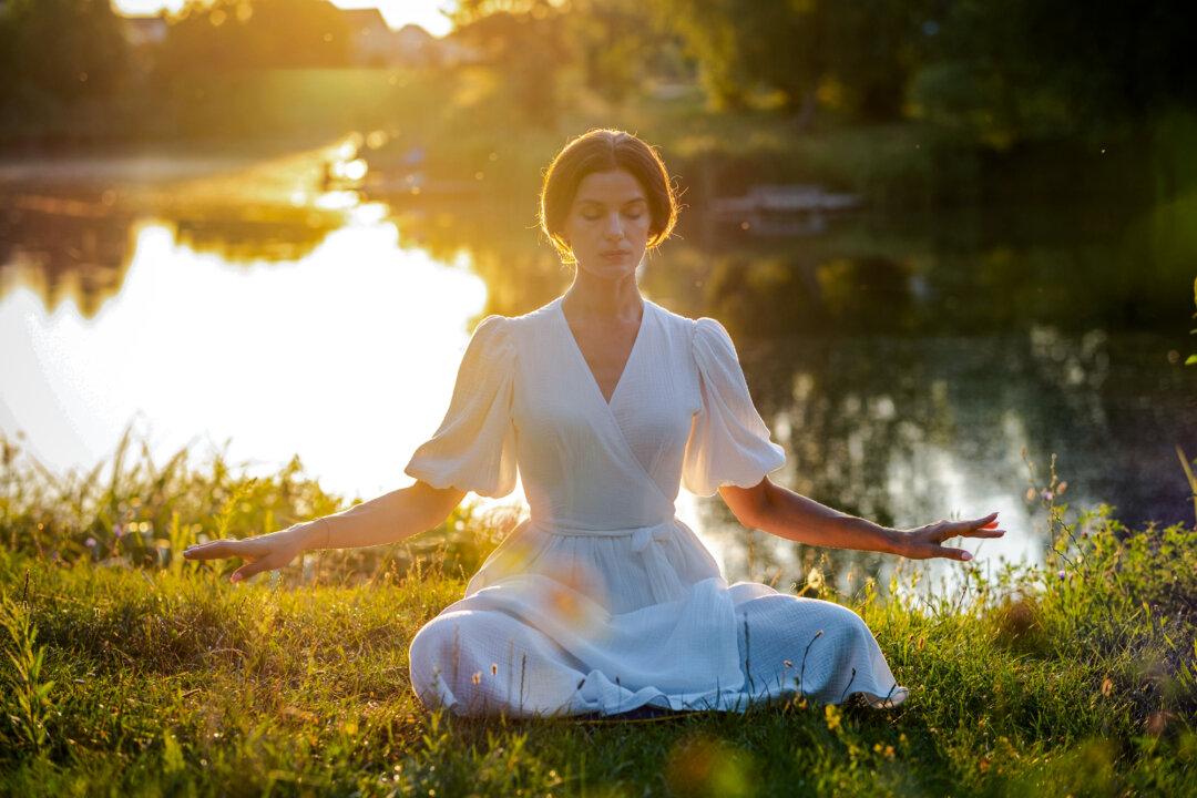 Mindfulness, meditation, and physical activity are among some of the tools that are useful to manage depression and anxiety, according to a mental health expert. (Oleksii Pidsosonnyi/The Epoch Times)