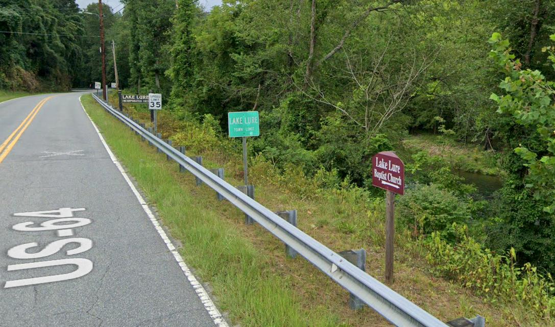 Signs next to Broad River in Lake Lure, N.C., in August 2023. (Google Street View/Screenshot via The Epoch Times)