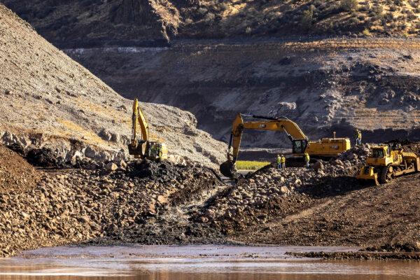 Construction crews remove the top of the cofferdam that was left of Iron Gate Dam allowing the Klamath River to run in its original path near Hornbrook, Calif., Aug. 28, 2024. (Carlos Avila Gonzalez/San Francisco Chronicle via AP)