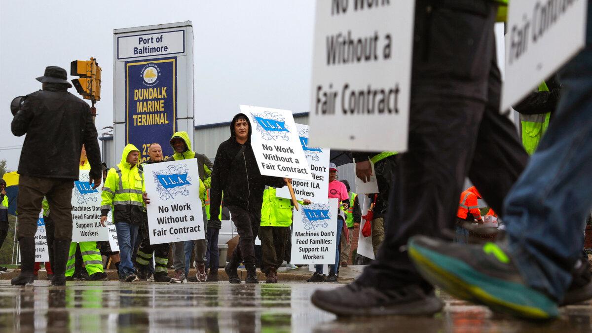 Dockworkers and port operators reach a tentative deal on Oct. 3, 2024. (Getty Images via NTD)