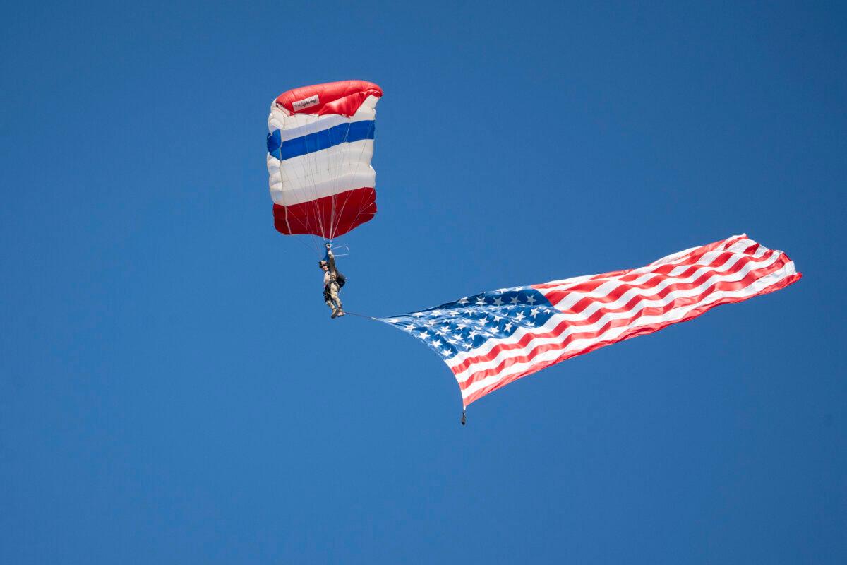 Frog-X Parachute Team, Special Forces Sky Divers (RET.) at a rally with former President Donald J. Trump at Butler Farm Show in Butler, Pa., on Oct. 5, 2024. (Samira Bouaou/The Epoch Times)