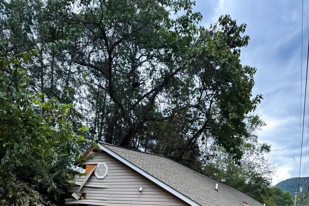 An abandoned home in Asheville, N.C., on Oct. 3, 2024, after the flooding from Hurricane Helene. (Arjun Singh/The Epoch Times)