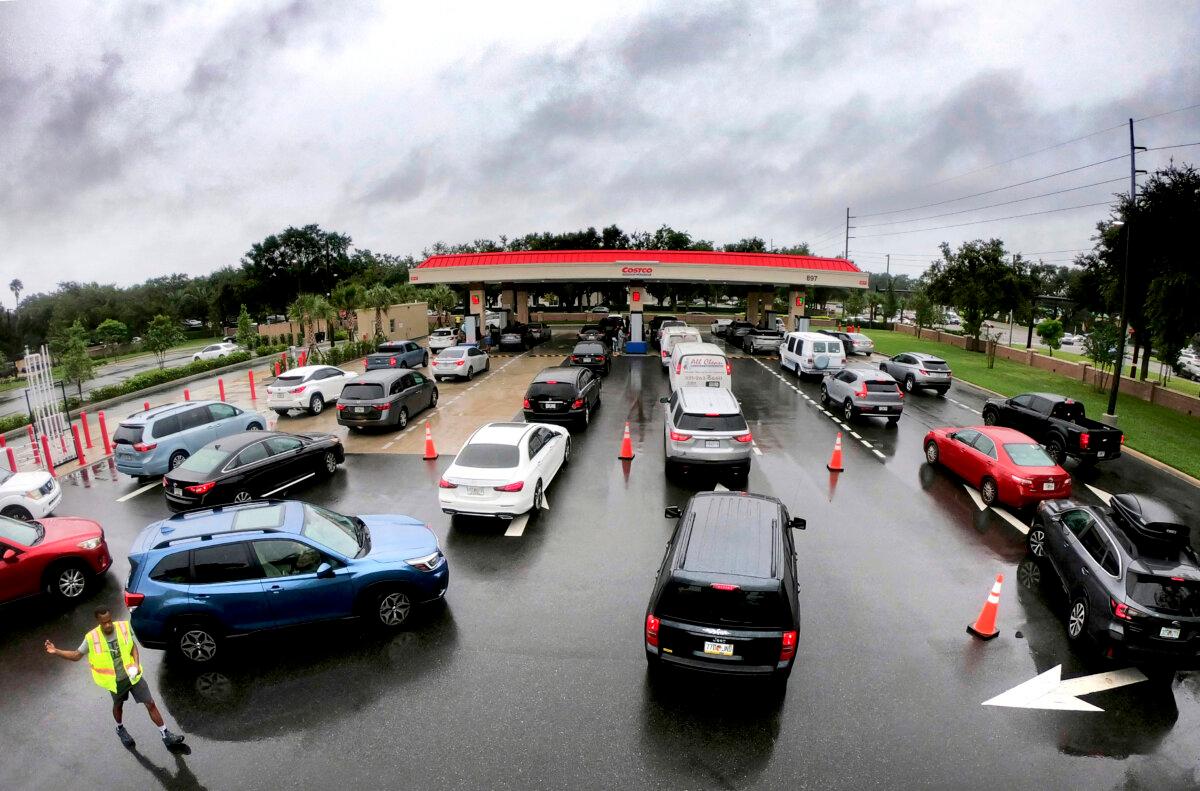 Cars wait in line to get into the parking lot for gas ahead of Hurricane Milton at Costco in Altamonte Springs, Fla., on Oct. 7, 2024. (Joe Burbank/Orlando Sentinel via AP)