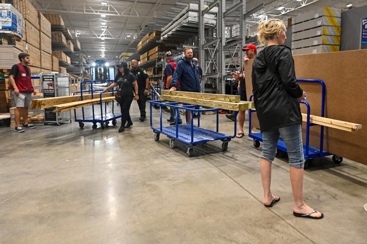 People buy pieces of wood ahead of Hurricane Milton expected landfall in Brandenton, Florida on Oct. 9, 2024. (Miguel J. Rodriguez Carrillo/AFP via Getty Images)