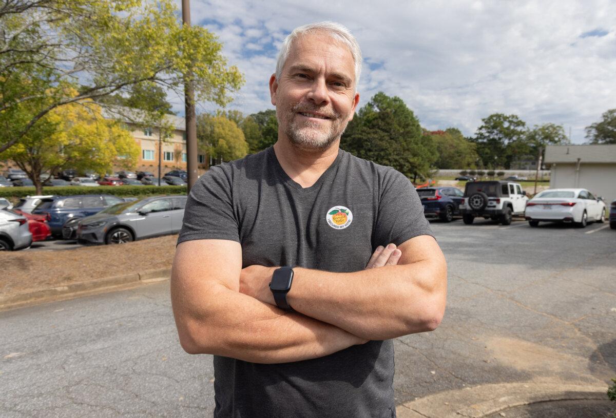 Geert Loeffen voted early in Smyrna, Ga., on Oct. 15, 2024. (John Fredricks/The Epoch Times)