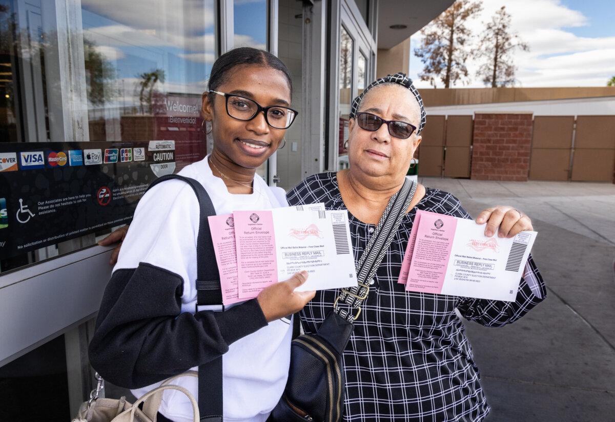 Crista Hill (L) and Christine Gordon (R) vote in Henderson, Nev., on Oct. 19, 2024. (John Fredricks/The Epoch Times)