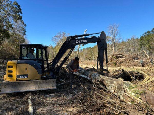 A volunteer crew starts the cleanup process at the Glenn family farm near Spruce Pine, N.C., on Oct. 17, 2024. (Jeff Louderback/The Epoch Times)