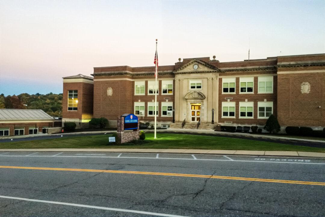 Carmel High School, Carmel, N.Y., on Oct. 7, 2015. (Will2022/CC)