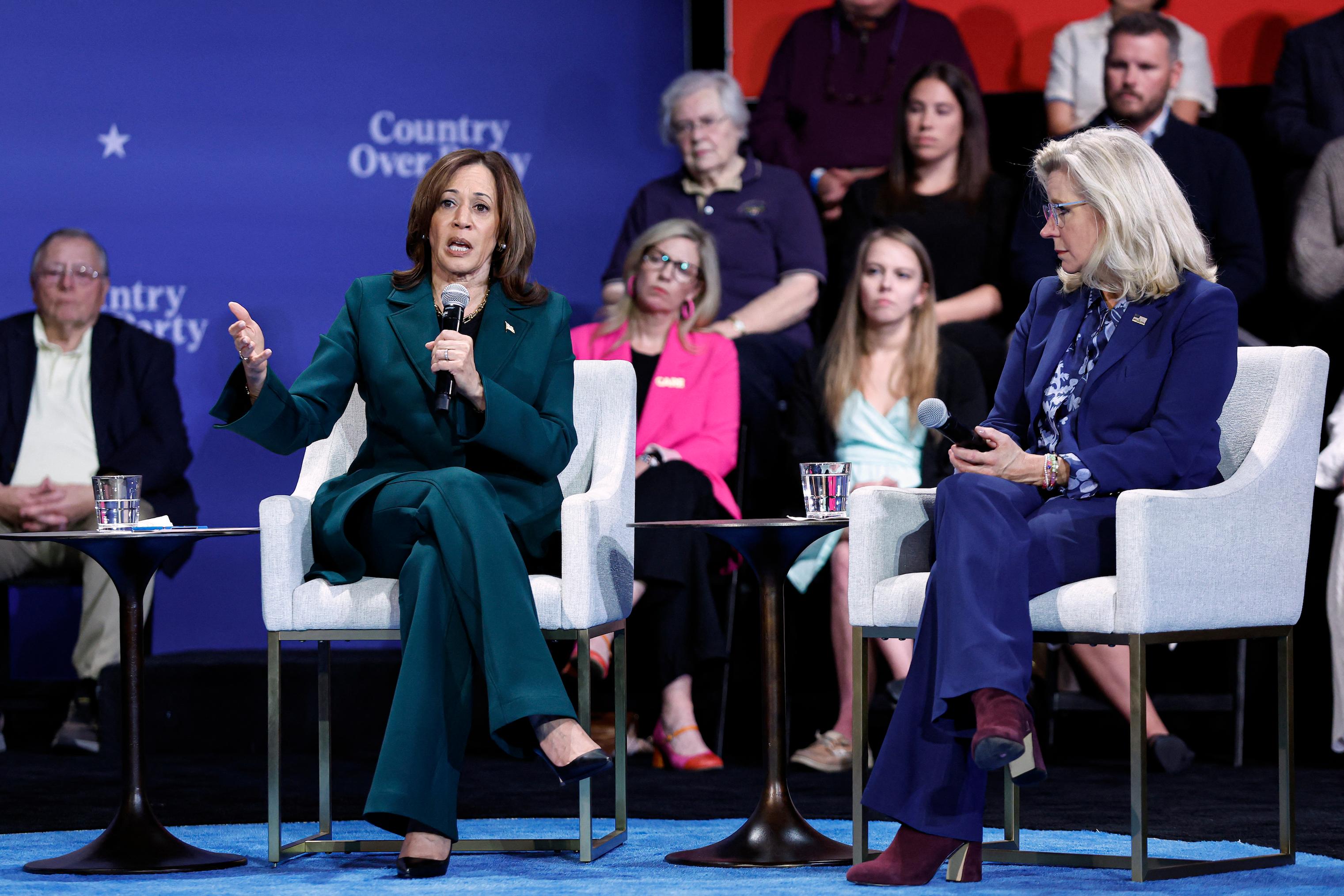 Vice President and Democratic presidential nominee Kamala Harris (L) speaks during a moderated conversation with former U.S. Rep. Liz Cheney (R) at Sharon Lynne Wilson Center for the Arts in Brookfield, Wis., on Oct. 21, 2024. (Kamil Krzaczynski/AFP)