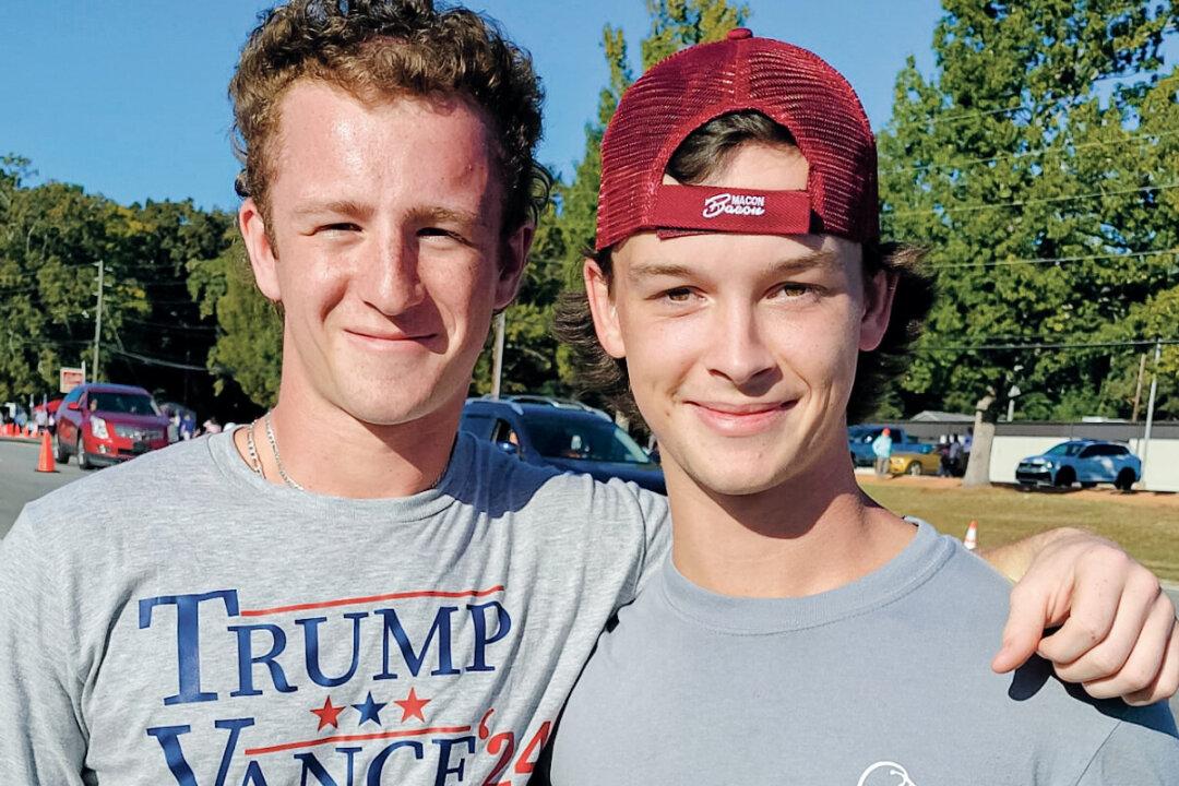 Caleb Boyt and his friend Ty Rowland (L), both 18, pose for a photo in Zebulon, Ga., on Oct. 23, 2024. Boyt said that Trump offers the best economic future for him. (Stacy Robinson/The Epoch Times)