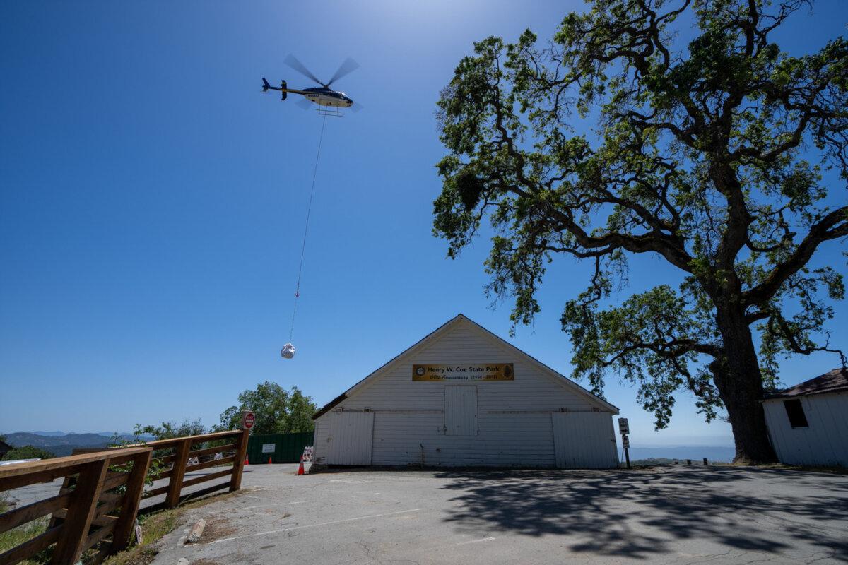 A helicopter lifts super sacks filled with waste away from a former grow site at Henry W. Coe State Park. (California State Parks)