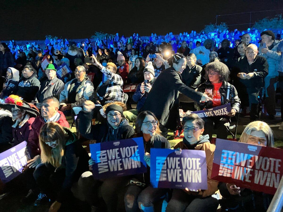 Harris supporters spill beyond the 8,000-seat Craig Ranch Regional Park Amphitheater as Vice President Kamala Harris makes her last presidential campaign pitch before the Nov. 5 election, in North Las Vegas on Oct. 31, 2024. (John Haughey/The Epoch Times)