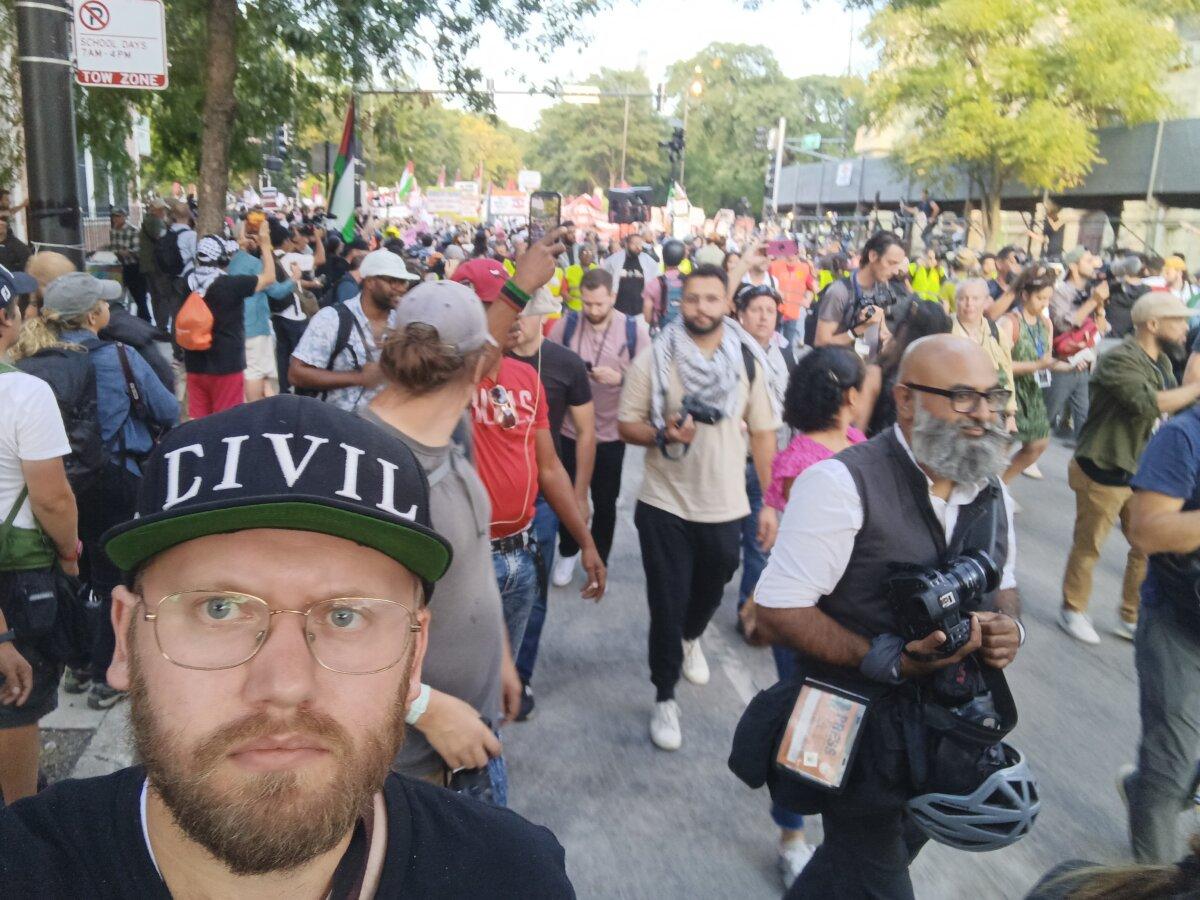 Epoch Times reporter Nathan Worcester snaps a selfie while embedded with protesters near the 2024 Democratic National Convention in Chicago on Aug. 22, 2024. (Nathan Worcester/The Epoch Times)