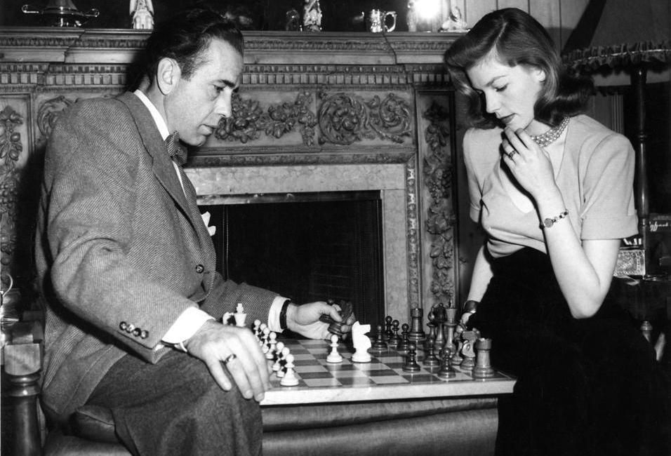 Humphrey Bogart and Lauren Bacall at home playing chess. (Masheter Movie Archive/Alamy Stock Photo)