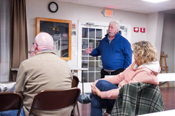 Mike Meere speaks at a Hidden Valley sewer district public meeting in Otisville, N.Y., on Nov. 14, 2024. (Cara Ding/The Epoch Times)