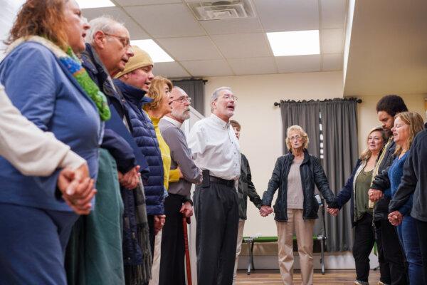 Faith leaders and volunteers sing during the opening night of Middletown Warming Station in Middletown, N.Y., on Nov. 24, 2024. (Cara Ding/The Epoch Times)