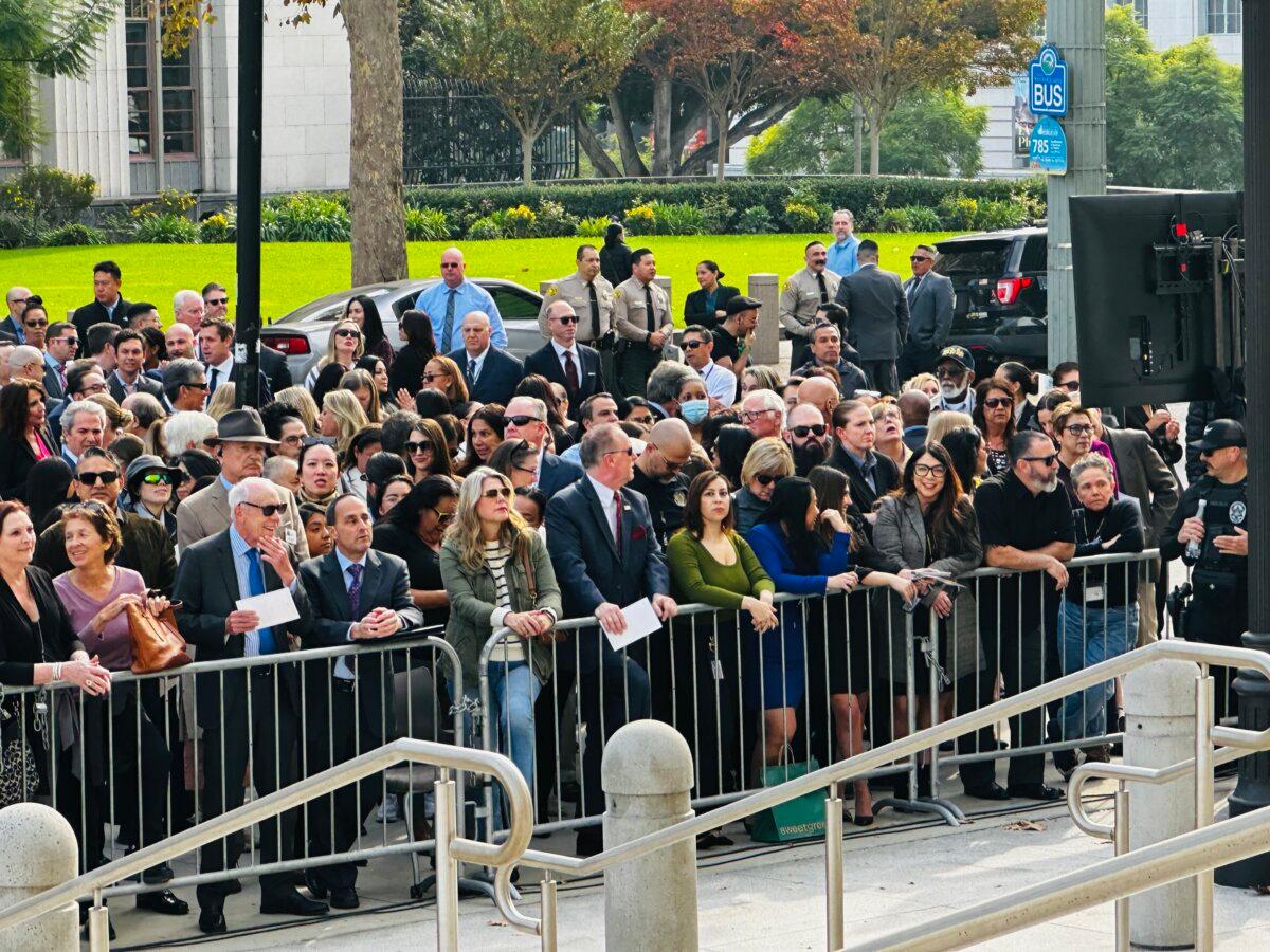 Hundreds crowd the street in front of the Los Angeles Hall of Justice on Dec. 3 to watch new District Attorney Nathan Hochman be sworn in by Arnold Schwarzenegger. (Jill McLaughlin/The Epoch Times)