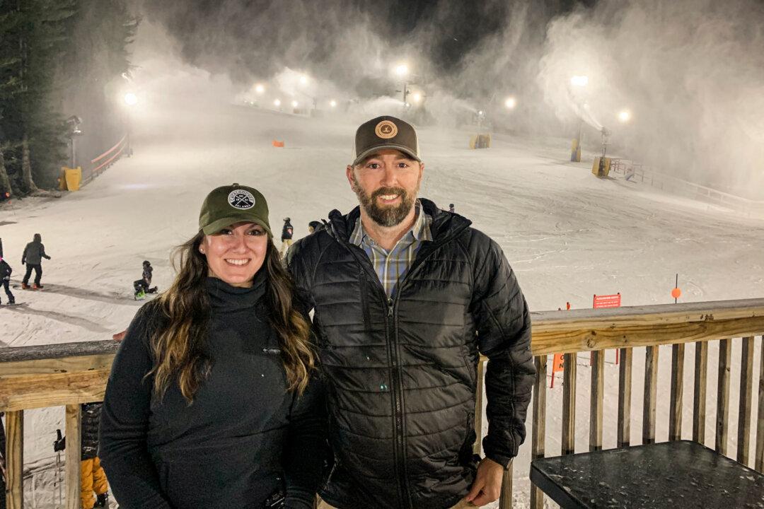 Sarah Worrell (L) and her husband Travis at Cataloochee Ski Area on Dec. 11, 2024. Worrell, who works at Cataloochee, is calling for people to visit the slopes. (T.J. Muscaro/The Epoch Times)