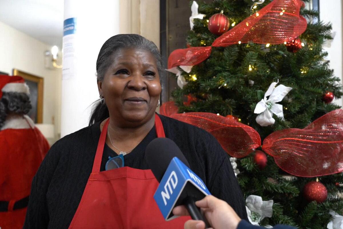 Robyn Burns, administrator at Hayes Manor Retirement Residence, appreciates every time Patricia Gallagher comes to visit, in Philadelphia on Dec. 18, 2024. (William Huang/The Epoch Times)