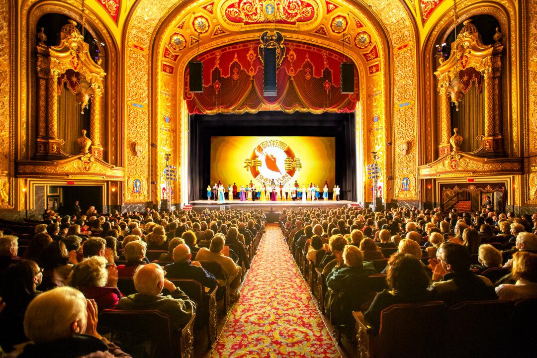 A curtain call of a Shen Yun show at the Providence Performing Arts Center in Providence, R.I., on Feb. 6, 2016. (Evan Ning/Epoch Times)