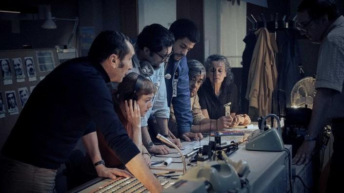 The crowded control room crew, in "September 5." (Paramount Pictures)