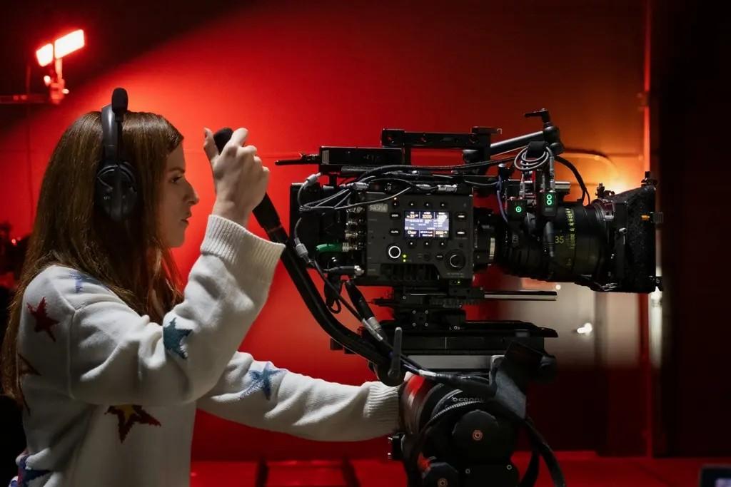 Director Anna Kendrick behind the scenes, in "Woman of the Hour." (Netflix)