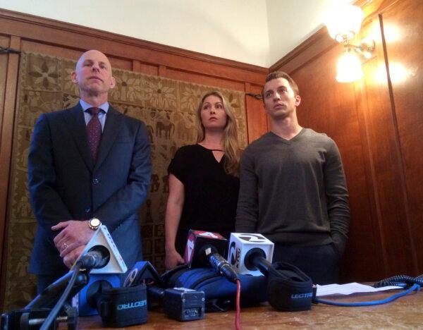 Lawyer Anthony Douglas Rappaport speaks at a news conference with his clients, Denise Huskins and her boyfriend Aaron Quinn, (R), in San Francisco on Sept. 29, 2016. (Sudhin Thanawala/AP Photo)