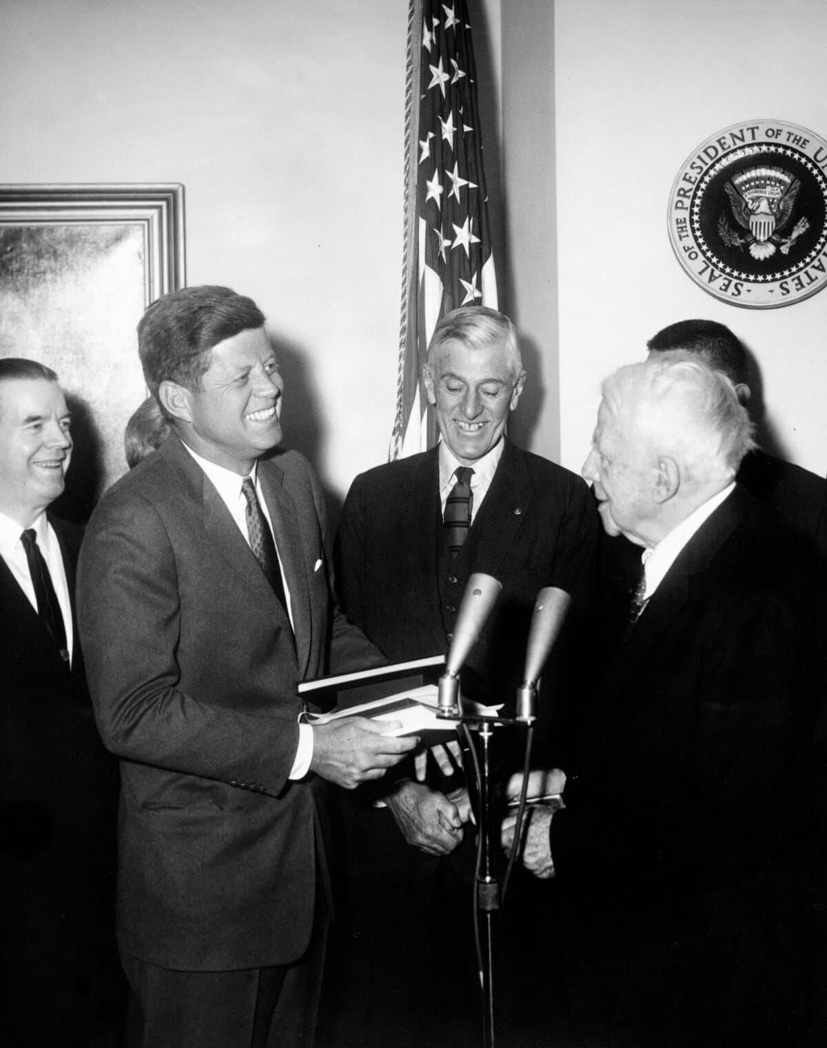 President John F. Kennedy (2nd L) presents the Congressional Gold Medal to Robert Frost (far right). White House Photographs. John F. Kennedy Presidential Library and Museum, Boston. (Public Domain)