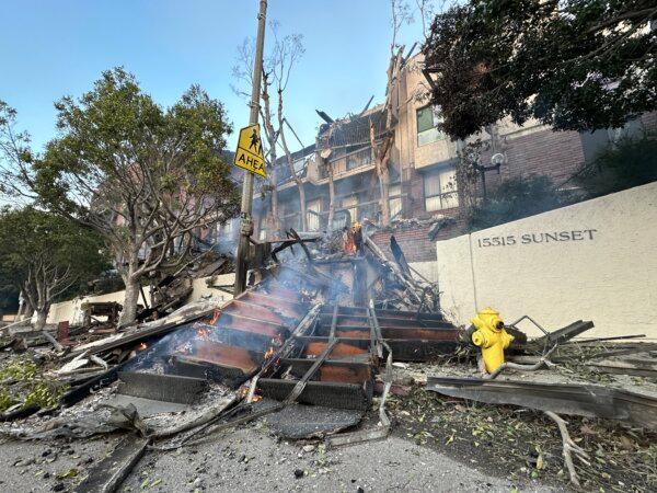 Fires in Los Angeles County threaten lives, 40,000 homes, and businesses on Jan. 8, 2025. (John Fredricks/The Epoch Times)