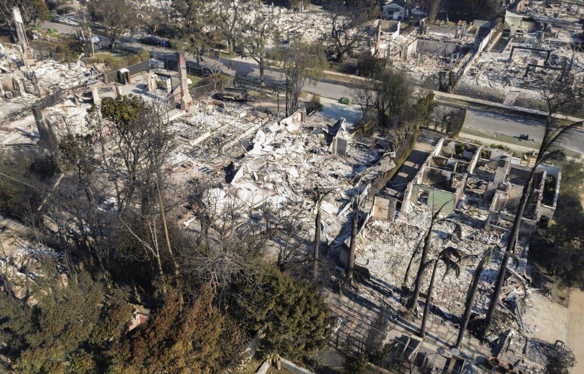 Destruction caused by the Palisades Fire lines neighborhoods near Los Angeles on Jan. 9, 2024. (John Fredricks/The Epoch Times)