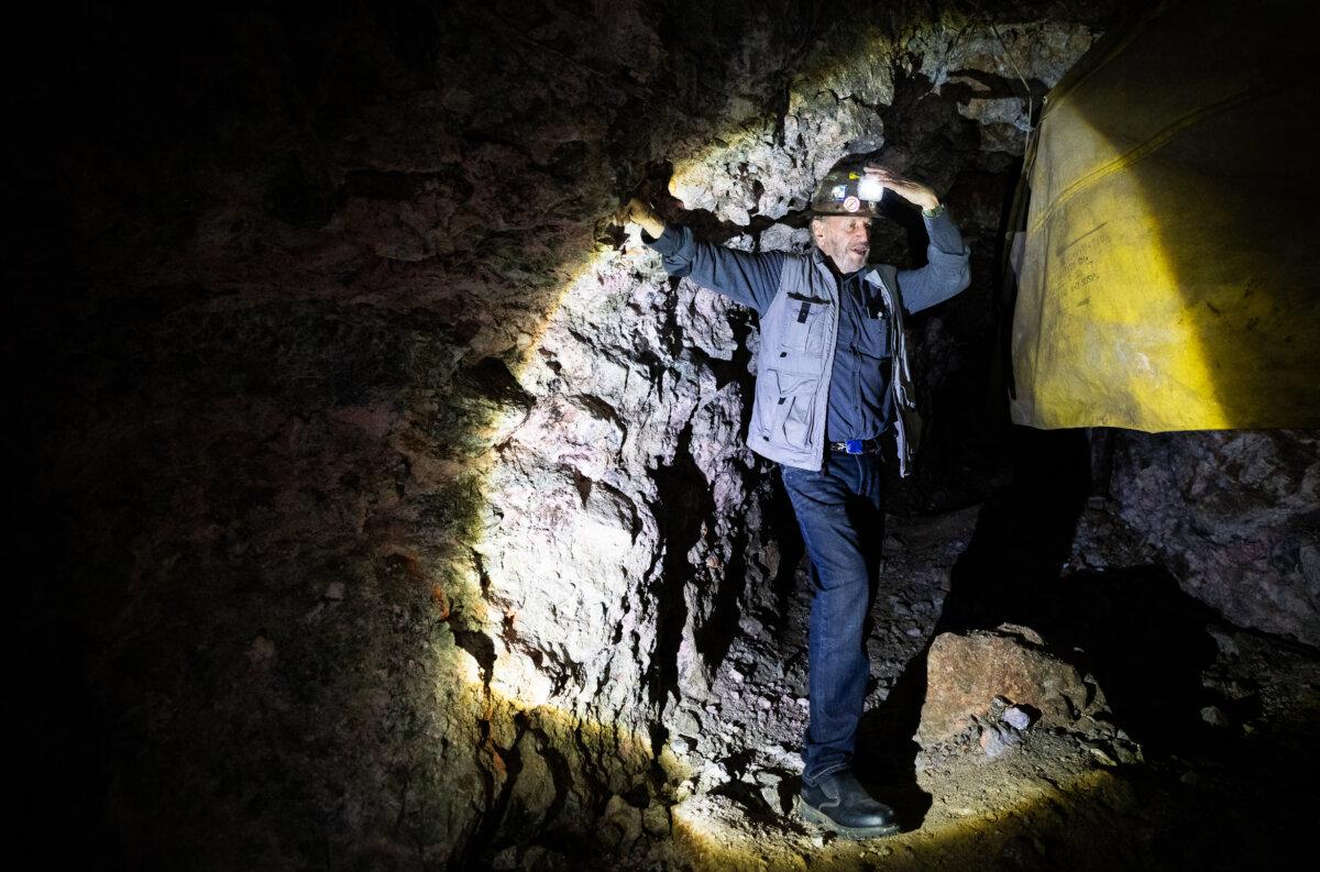 Blue Sheppard at the entrance of the old Chinese tunnel in the depths of the Stewart Mine near Pala, Calif., on Dec. 27, 2024. (John Fredricks/The Epoch Times)