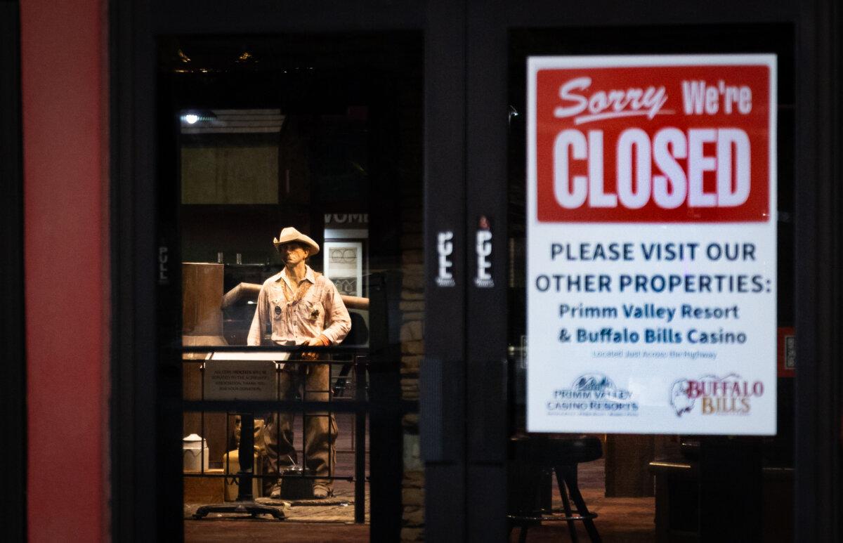 A statue can be seen past a closed sign at Whiskey Pete's casino and hotel in Primm, Nev., on Jan. 7, 2025. (John Fredricks/The Epoch Times)