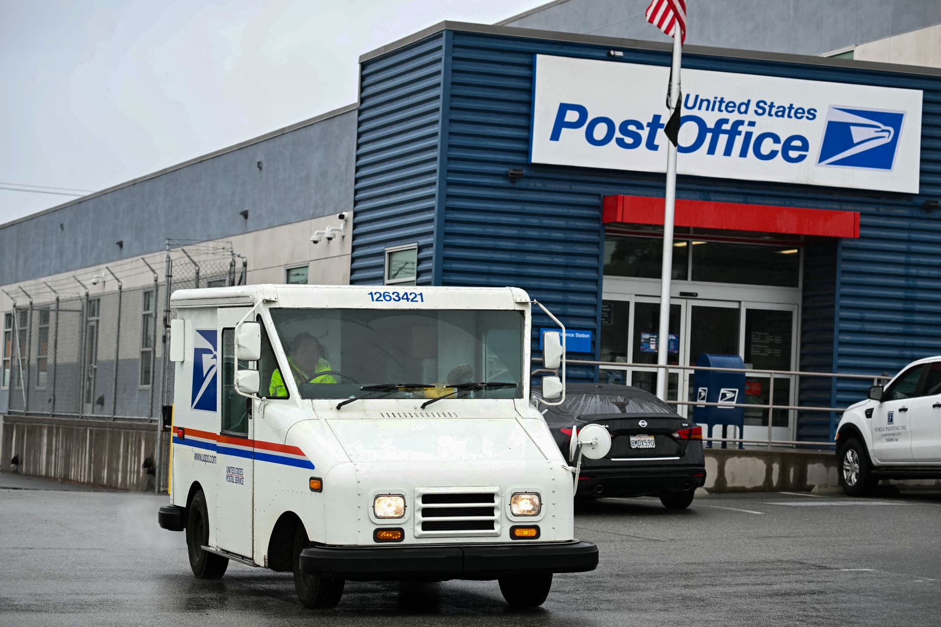 A U.S. Postal Service post office near Los Angeles International Airport on Feb. 5, 2025. (Patrick T. Fallon/AFP via Getty Images)