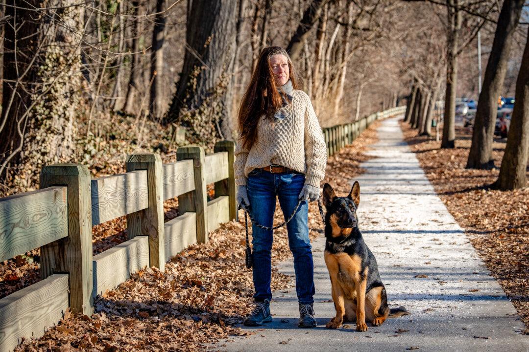 Sara Carpenter and her dog Anna in the New York City borough of Queens on Jan. 30, 2025. (Samira Bouaou/The Epoch Times)