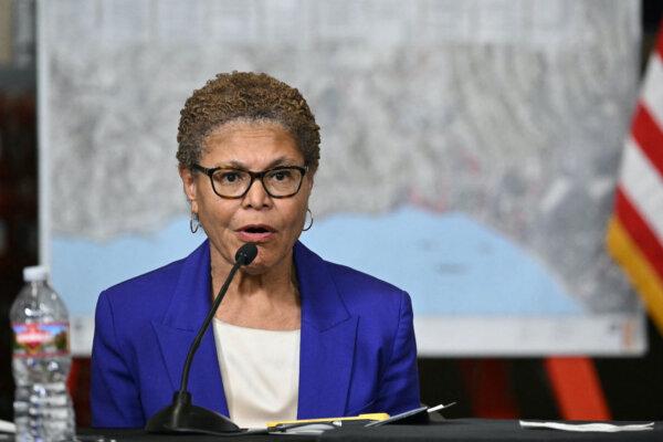 Los Angeles Mayor Karen Bass speaks in Pacific Palisades, a neighborhood of Los Angeles, on Jan. 24, 2025.  (Mandel Ngan/AFP via Getty Images)
