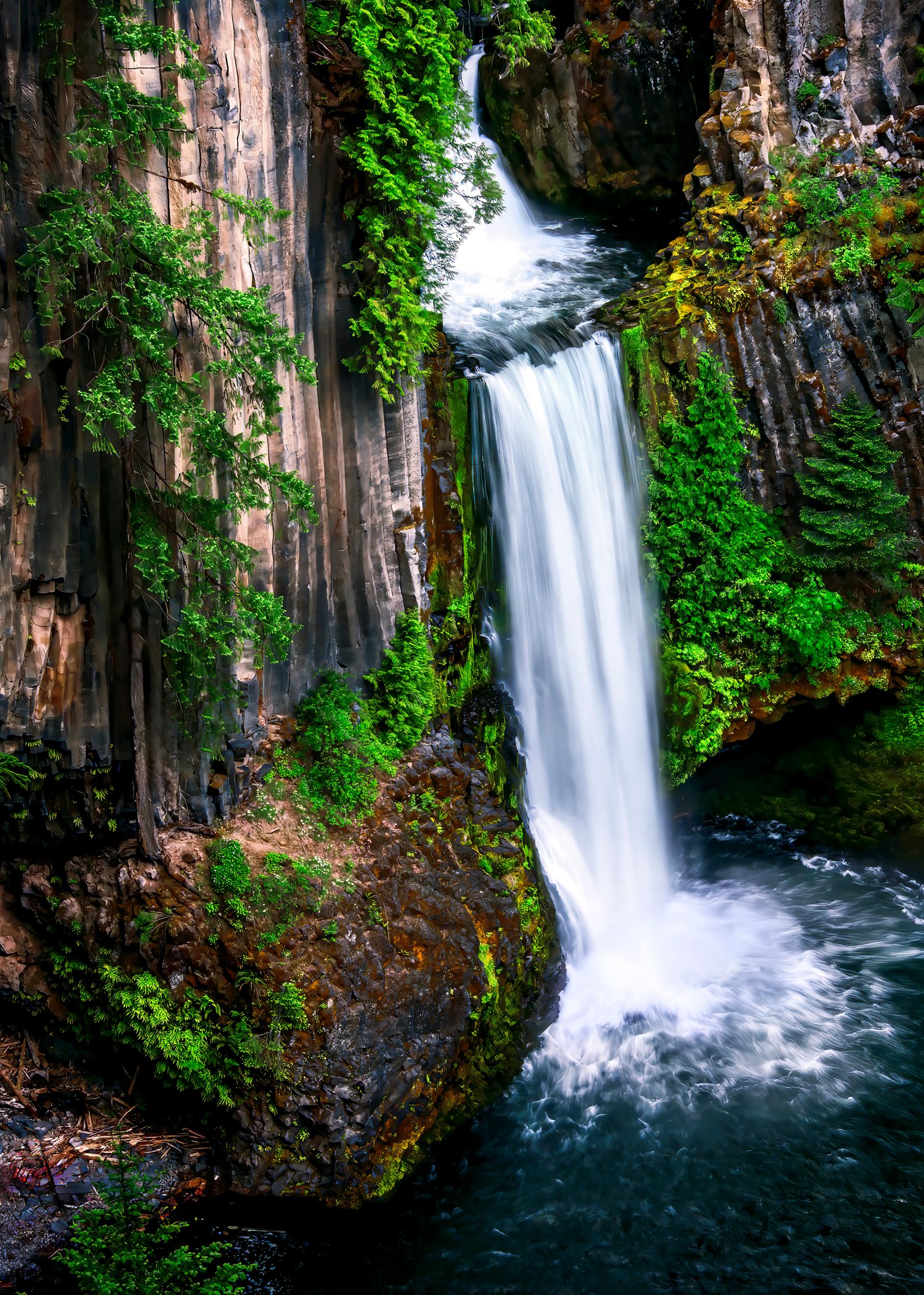 Toketee Falls is one of Oregon's most famous waterfalls. The name "Toketee" means "graceful" or "pretty" in the Chinook language. (Maria Coulson)