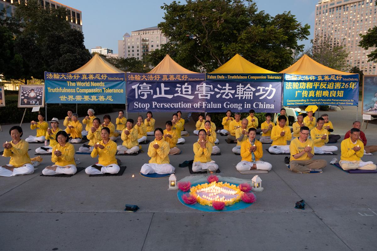 Falun Gong practitioners light candles in memory of lives lost during 26 years of persecution. (Courtesy of San Diego Falun Dafa Association)