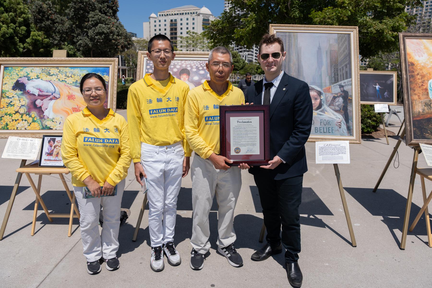 (L–R) Deng Yi, Philip Zhu, Wang Hongfa, and Nathaniel Harris, a community representative from Supervisor Joel Anderson’s office. (Courtesy of San Diego Falun Dafa Association)