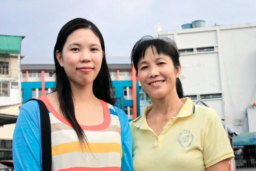(Left) He Zhiwei and her daughter Feng Xiaoxin in Thailand, in an undated photo. (Right) He Zhiwei at the UN Refugee Agency in Bangkok, Thailand, in an undated photo. (Courtesy of Feng Xiaoxin)