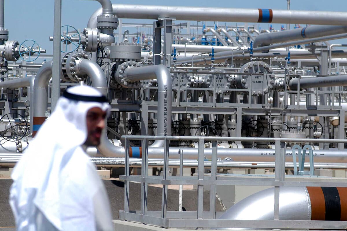 A worker at an oil facility in the northern Al-Rawdhatain oilfield in Kuwait on March 28, 2005. (Yasser Al-Zayyat/AFP/Getty Images)