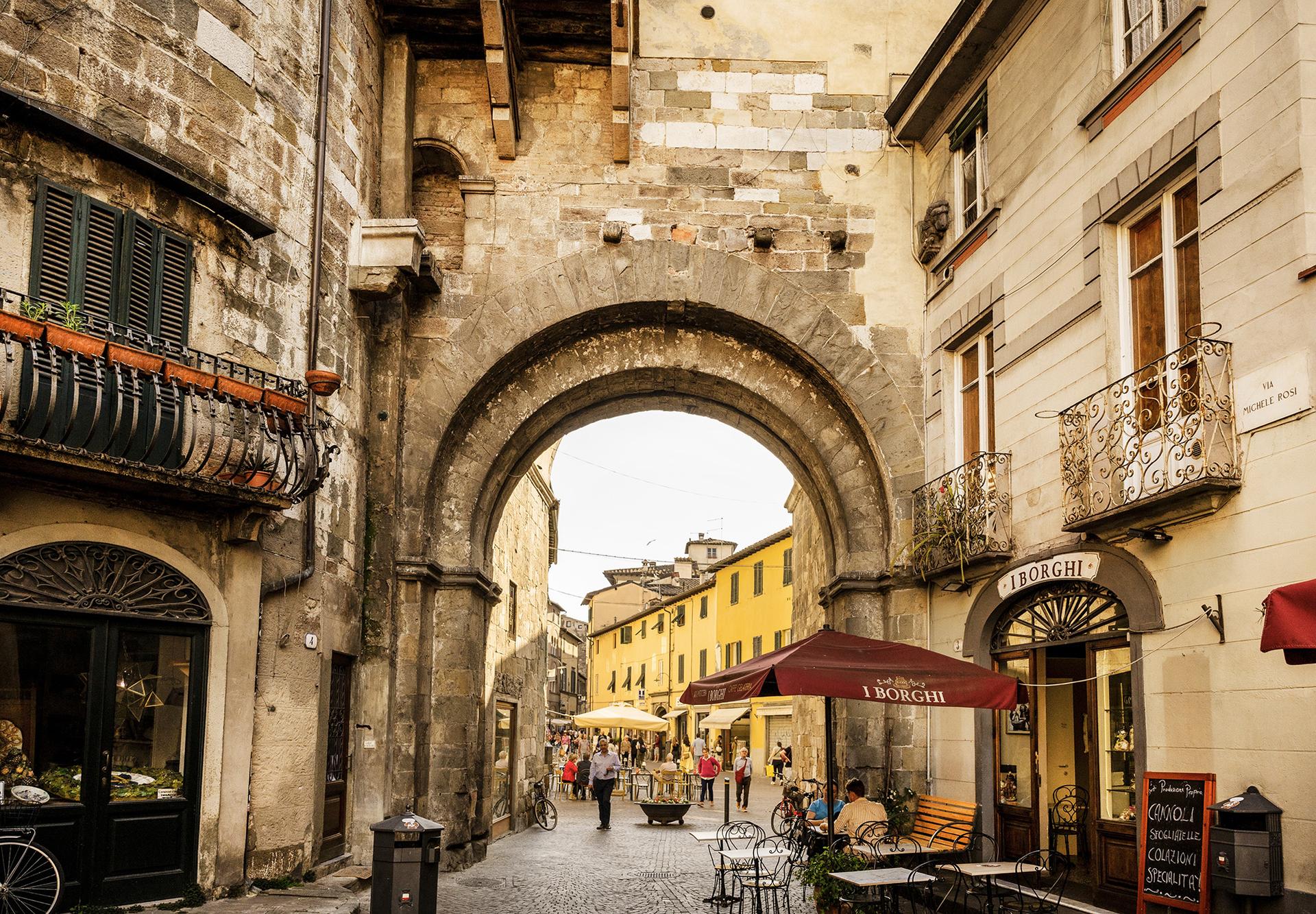 The historic center of Lucca abounds with Roman, medieval, and Renaissance elements. (Giannis Papanikos/Shuttertock)