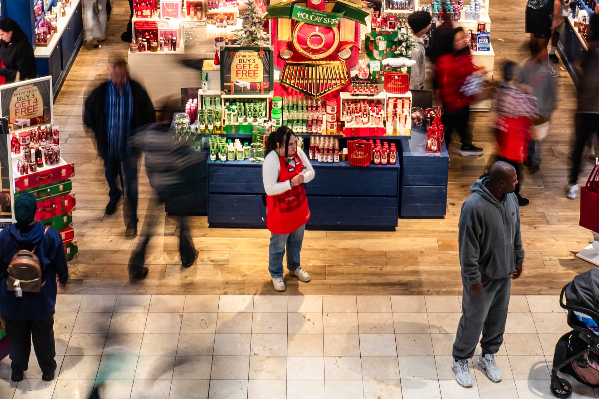 People shop at a mall on Black Friday in Bethesda, Md., on Nov. 28, 2025. (Madalina Kilroy/The Epoch Times)