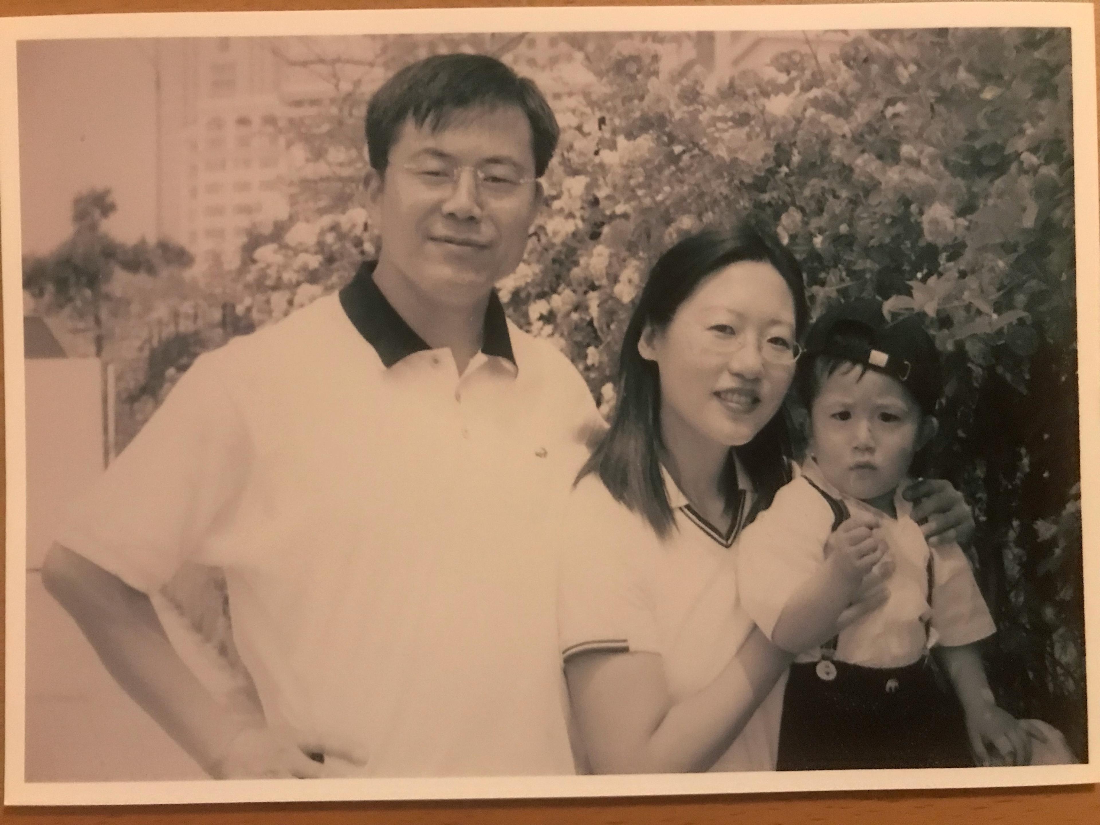 Xiuxian Yin (R) and his parents the summer of 2003. (Courtesy of Zhang Wanxia)
