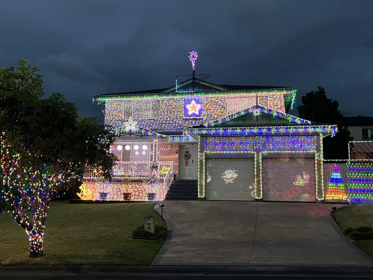 The Christmas lights decorations by John Byrnes in Sydney's Castle Hill, Australia, on Dec. 17, 2025. (Cindy Li/The Epoch Times)