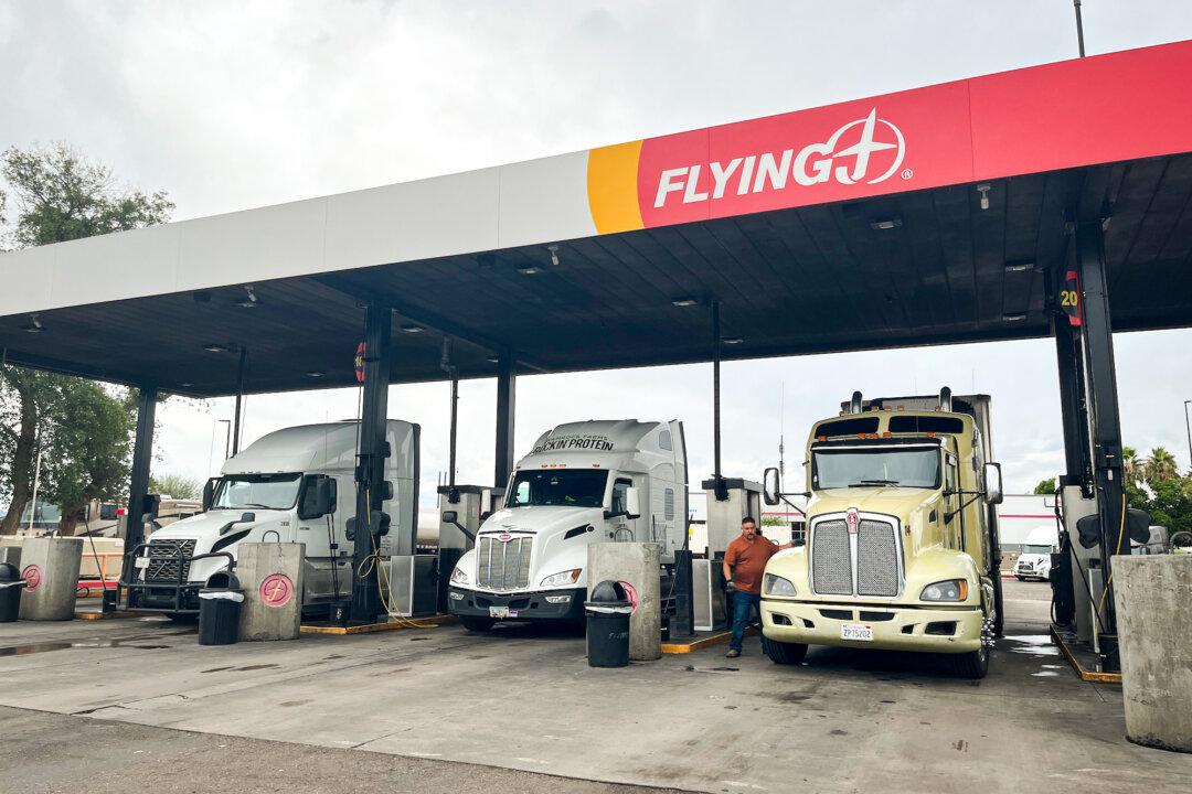 California truck driver Albert Cardona fuels his semitruck at a Flying J truck stop in Phoenix on Nov. 19, 2025. He said revoking illegally issued truck licenses should make roads safer and open more job opportunities for other drivers. (Allan Stein/The Epoch Times)