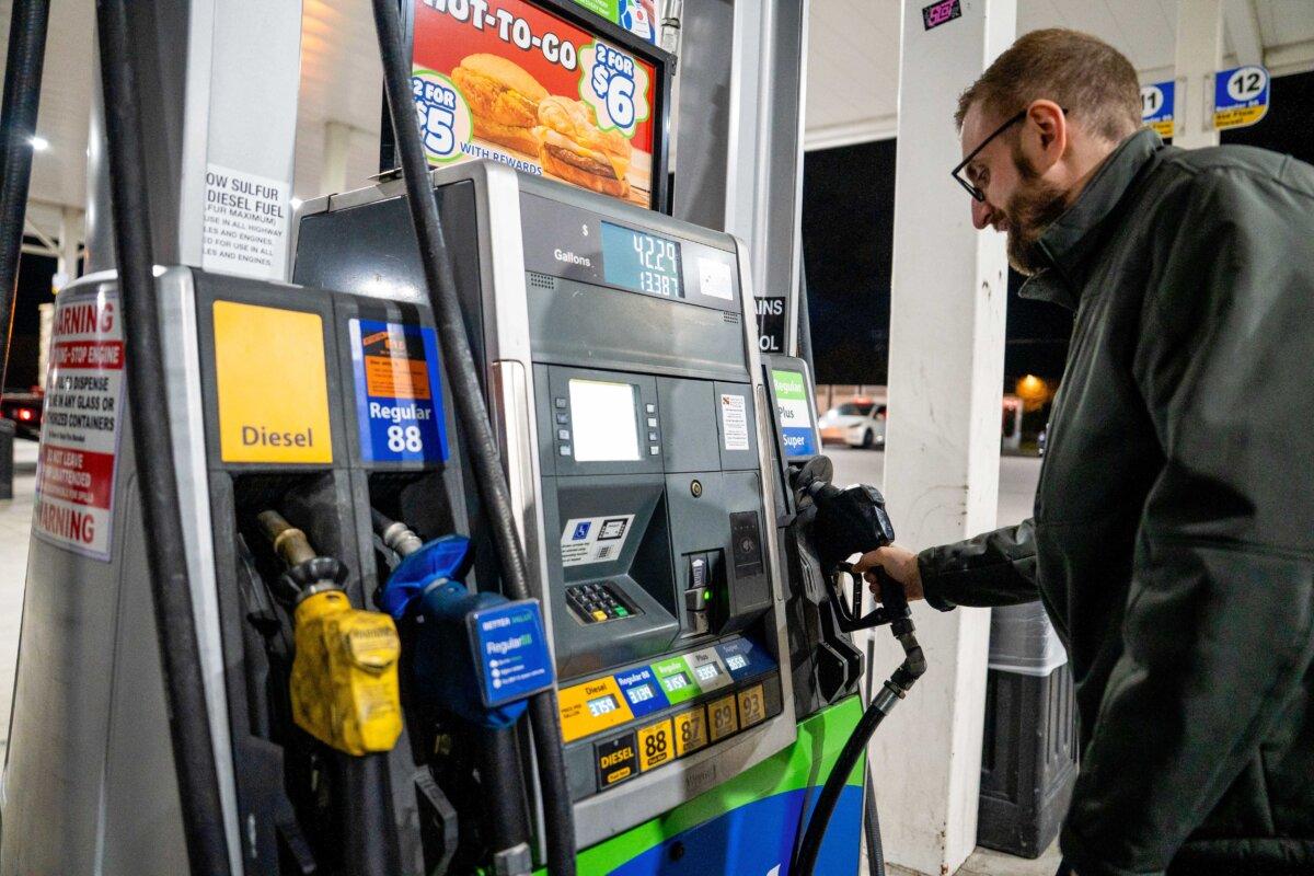 A man fills up his vehicle at a gas station in Elkridge, Md., on Nov. 12, 2025. (Madalina Kilroy/The Epoch Times)